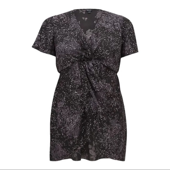 TORRID BLACK FLORAL GEORGETTE TWIST FRONT BABYDOLL TUNIC - Picture 1 of 5